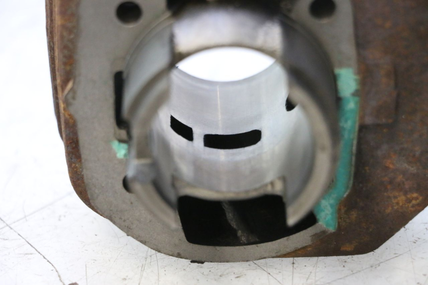 photo de CILINDRO PISTON PEUGEOT LUDIX 50 (2005 - 2007) - Otra perspectiva