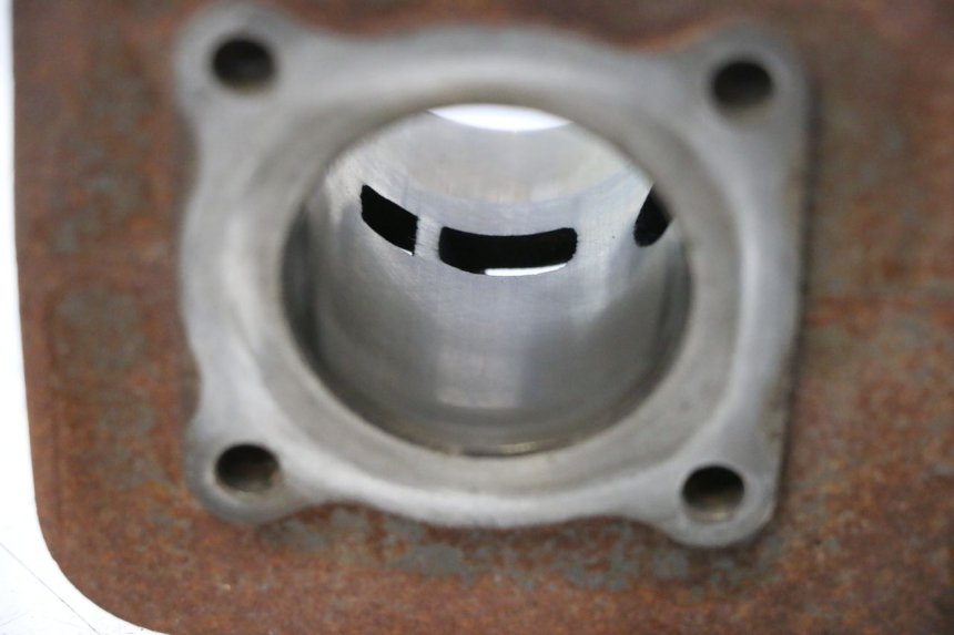 photo de CILINDRO PISTON PEUGEOT LUDIX 50 (2005 - 2007) - Estado de la superficie y material