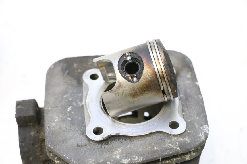 photo de CILINDRO PISTON PEUGEOT LUDIX ONE 50 (2004 - 2013) - Primer plano de alta resolución