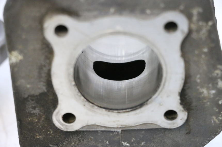 photo de CILINDRO PISTON PEUGEOT LUDIX ONE 50 (2004 - 2013) - Detalles de los puntos de fijación