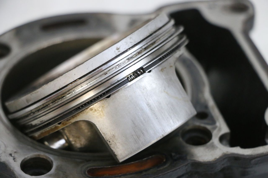 photo de CILINDRO PISTÓN PIAGGIO MP3 RL 250 (2006 - 2010) - Zoom sobre los componentes