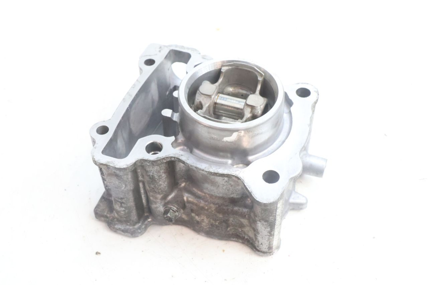 photo de CILINDRO PISTON YAMAHA N-MAX NMAX 125 (2021 - 2024) - Primer plano técnico