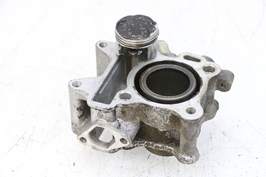 photo de CILINDRO PISTON YAMAHA NEOS NEO'S 4T 50 (2008 - 2016) - Enfoque en la estructura
