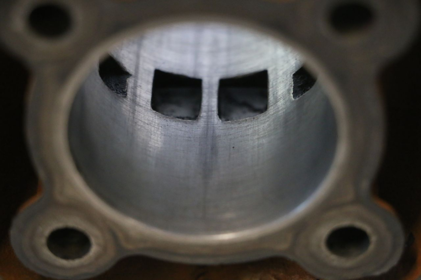 photo de CILINDRO PISTON MBK NITRO 50 (2004 - 2008) - Detalles de los puntos de fijación