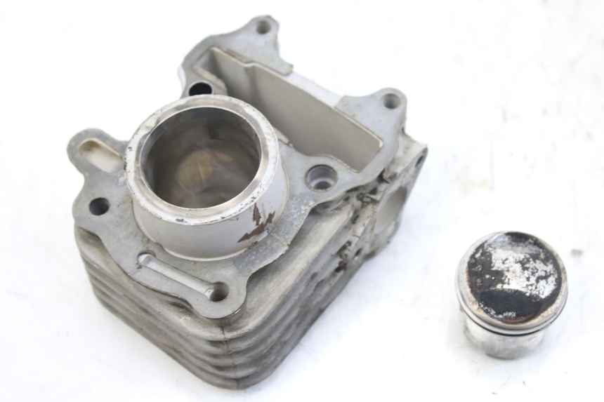 photo de CILINDRO PISTÓN SYM ORBIT 2 4T 50 (2008 - 2017) - Primer plano técnico