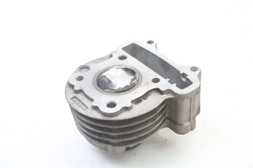 photo de CILINDRO PISTON PEUGEOT KISBEE 4T 50 (2010 - 2017) - Otra perspectiva
