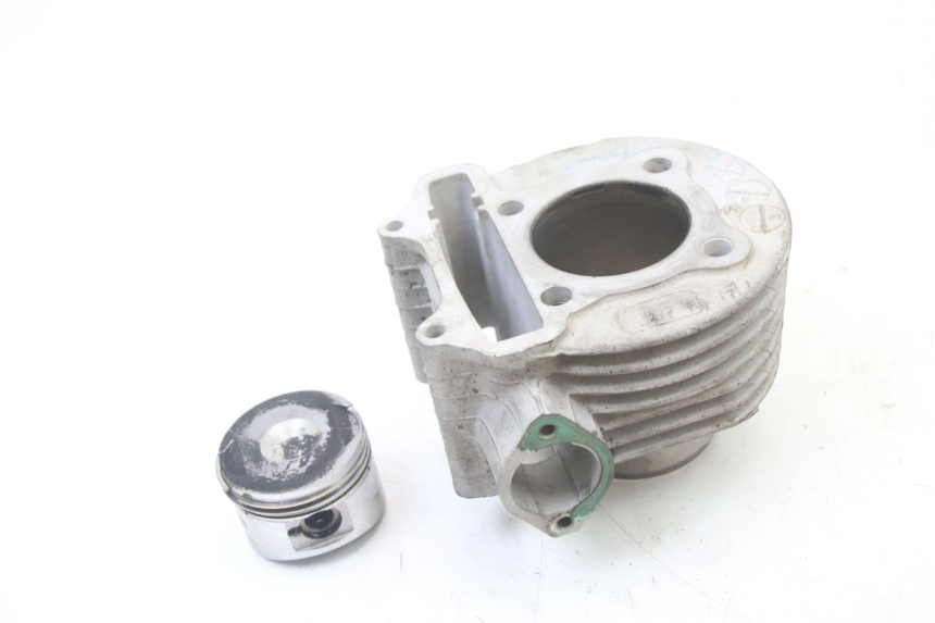 photo de CILINDRO PISTON PEUGEOT VIVACITY 125 (2010 - 2017) - Primer plano técnico