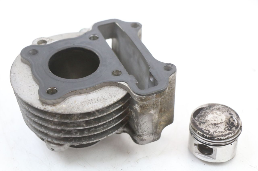 photo de CILINDRO PISTÓN EUROCKA R8 4T 50 (2013 - 2022) - Otra perspectiva