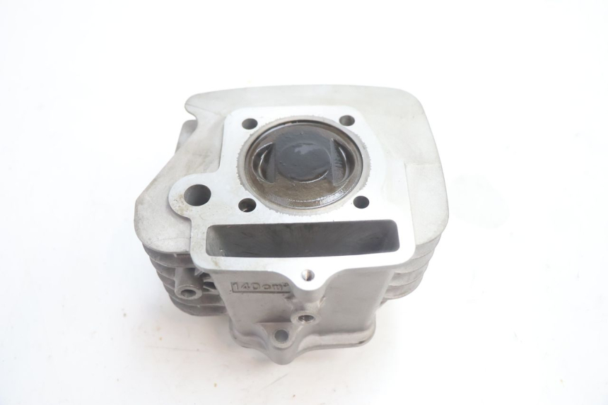 photo de CILINDRO PISTON APOLLO RFZ 140 - Primer plano técnico
