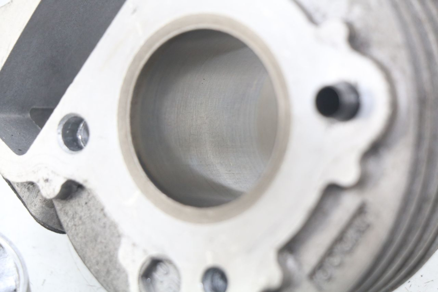 photo de CILINDRO PISTON TNT MOTOR ROMA 10' 4T 50 (2007 - 2018) - Otra perspectiva