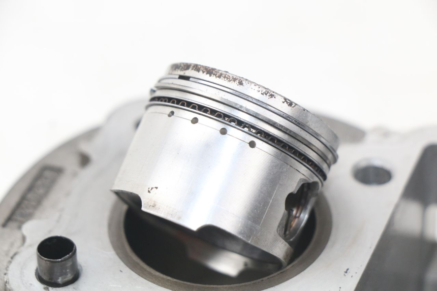 photo de CILINDRO PISTON TNT MOTOR ROMA 10' 4T 50 (2007 - 2018) - Estado de la superficie y material