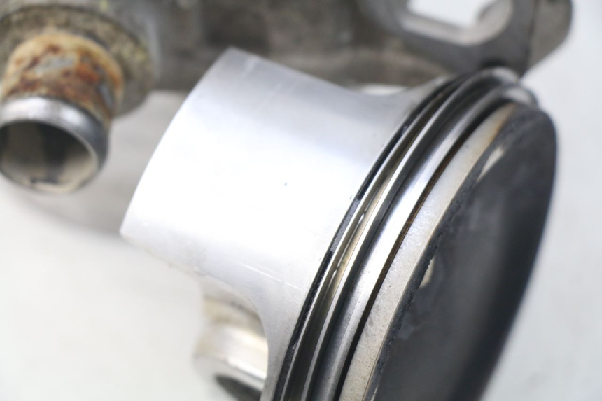 photo de CILINDRO PISTON PEUGEOT SATELIS 500 (2007 - 2013) - Primer plano de alta resolución
