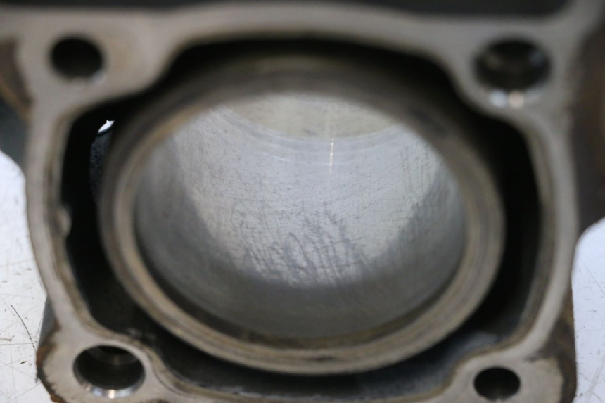 photo de CILINDRO PISTÓN PEUGEOT SATELIS 125 (2006 - 2009) - Detalles de los puntos de fijación
