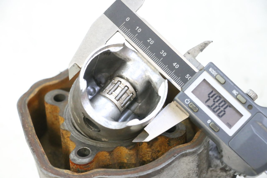 photo de CILINDRO PISTON DERBI SENDA SM DRD 50 (2008 - 2013) - Otra perspectiva