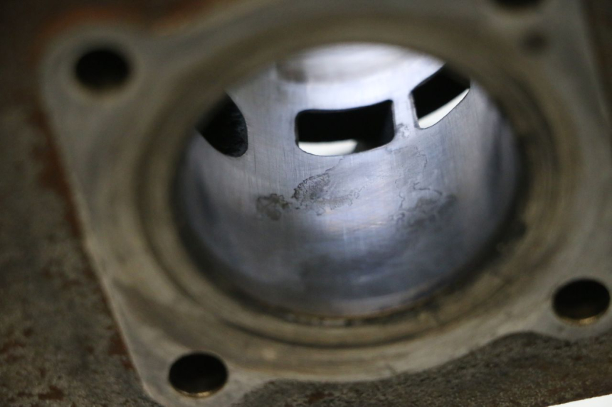 photo de CILINDRO PISTON PEUGEOT SPEEDFIGHT 2 AC 50 (2000 - 2009) - Otra perspectiva