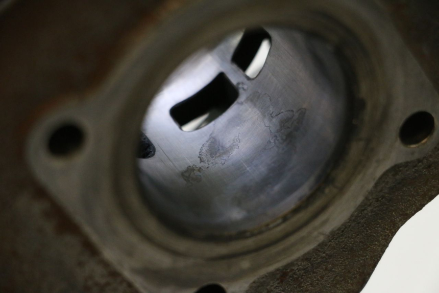 photo de CILINDRO PISTON PEUGEOT SPEEDFIGHT 2 AC 50 (2000 - 2009) - Primer plano técnico