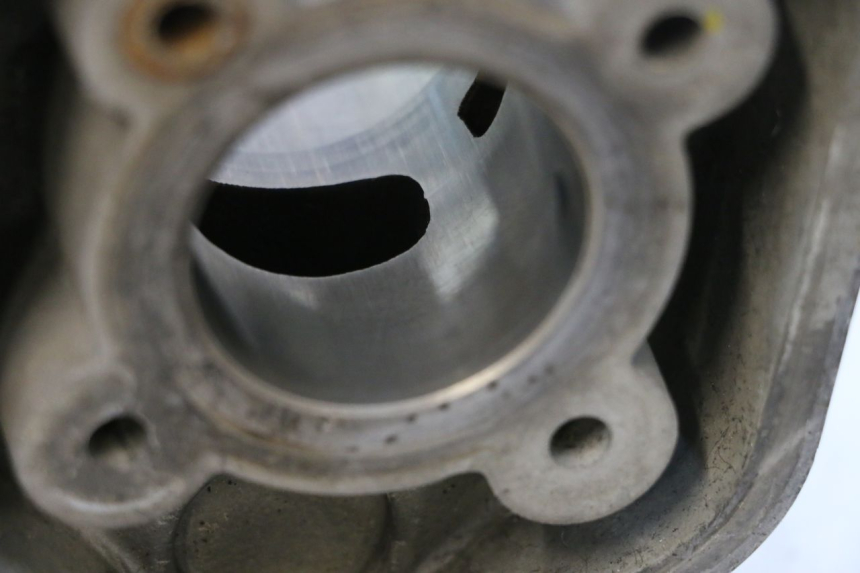 photo de CILINDRO PISTON PEUGEOT SPEEDFIGHT LC 50 (1996 - 2002) - Primer plano técnico