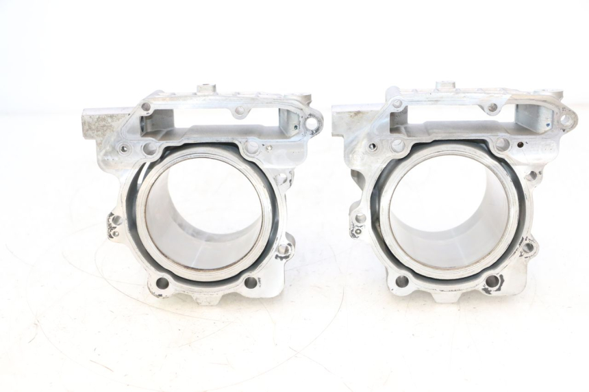 photo de CILINDRO PISTON CAN-AM SPYDER RS 1000 (2008 - 2012) - Primer plano de alta resolución