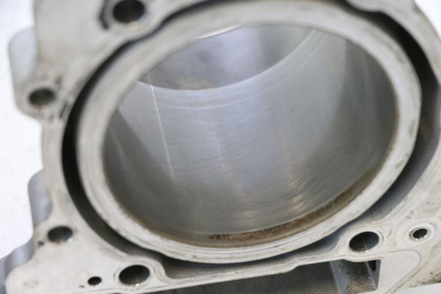 photo de CILINDRO PISTON CAN-AM SPYDER RS 1000 (2008 - 2012) - Detalles de los puntos de fijación
