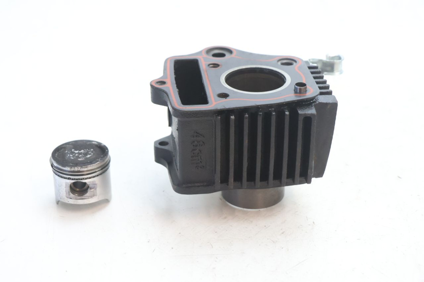 photo de CILINDRO PISTON YAMASAKI STREET 50 (2013 - 2018) - Detalle de la pieza