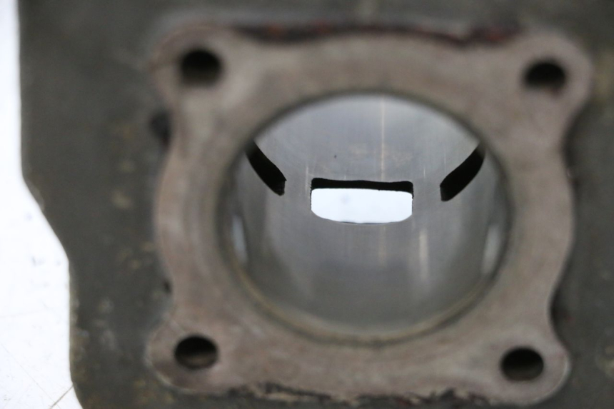 photo de CILINDRO PISTON PEUGEOT TREKKER 50 (1995 - 2004) - Detalles de los puntos de fijación