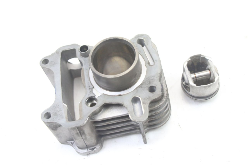 photo de CILINDRO PISTON PEUGEOT TWEET 4T 50 (2018 - 2022) - Detalles de los puntos de fijación