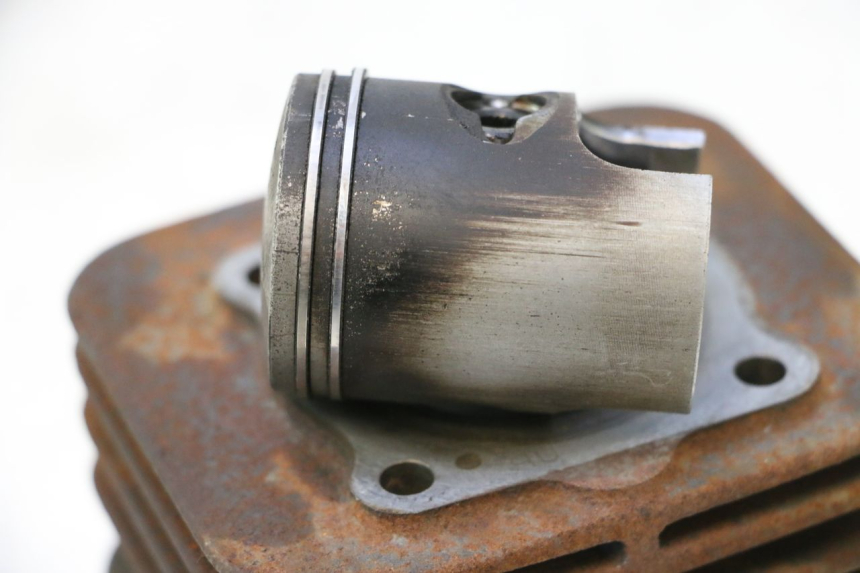 photo de CILINDRO PISTON PIAGGIO TYPHOON 50 (2000 - 2009) - Enfoque en la estructura