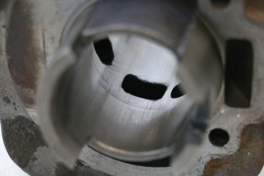photo de CILINDRO PISTON PIAGGIO TYPHOON 50 (2000 - 2009) - Otra perspectiva