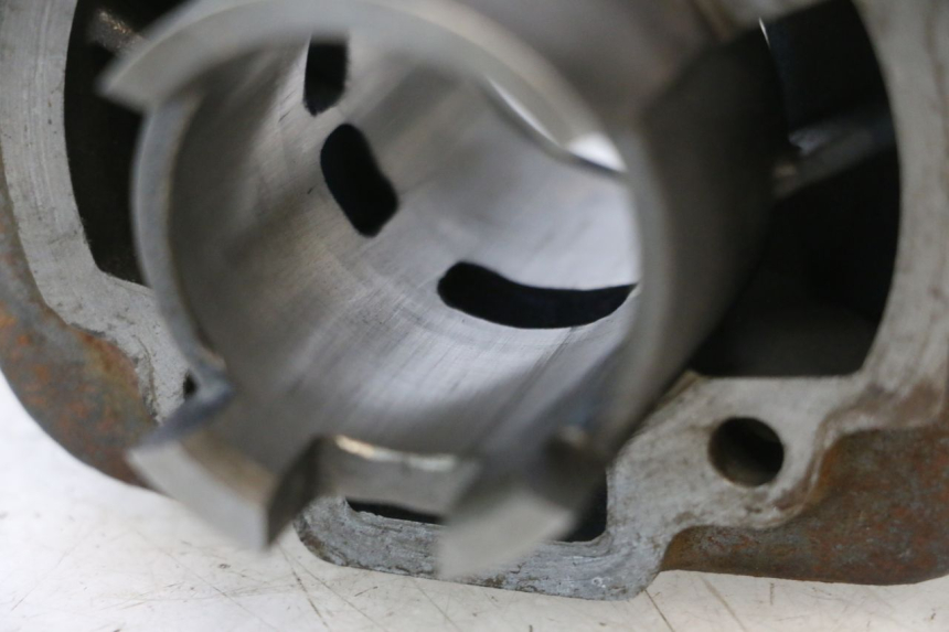 photo de CILINDRO PISTON PIAGGIO TYPHOON 50 (2000 - 2009) - Primer plano técnico