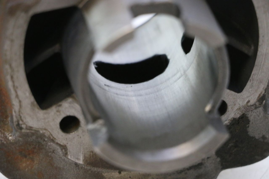 photo de CILINDRO PISTON PIAGGIO TYPHOON 50 (2000 - 2009) - Detalles de los puntos de fijación