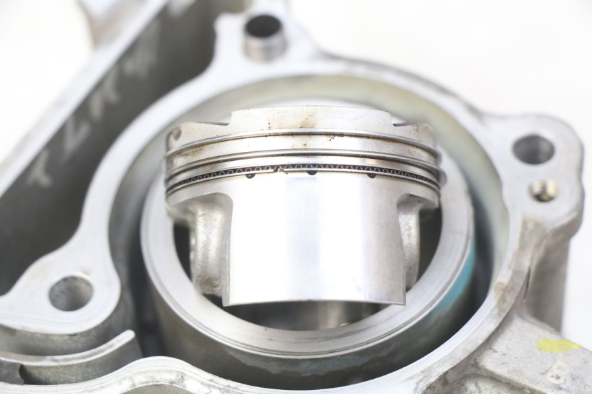 photo de CILINDRO PISTÓN PIAGGIO VESPA GTS IGET ABS 125 (2017 - 2023) - Zoom sobre los componentes