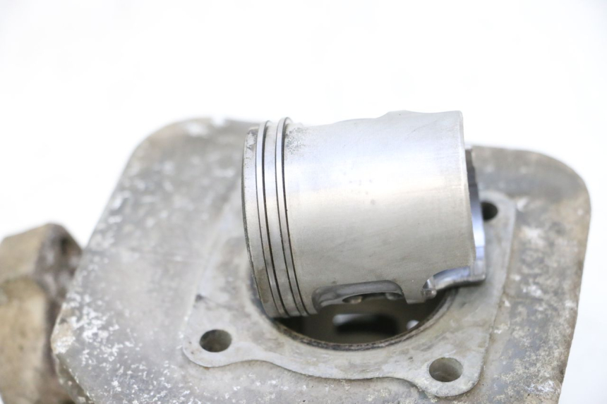 photo de CILINDRO PISTON PEUGEOT VIVACITY 50 (1998 - 2003) - Enfoque en la estructura