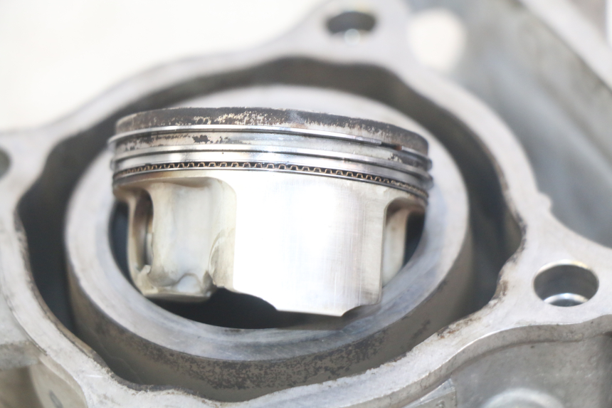 photo de CILINDRO PISTÓN YAMAHA XMAX X-MAX 125 (2006 - 2009) - Zoom estado de uso