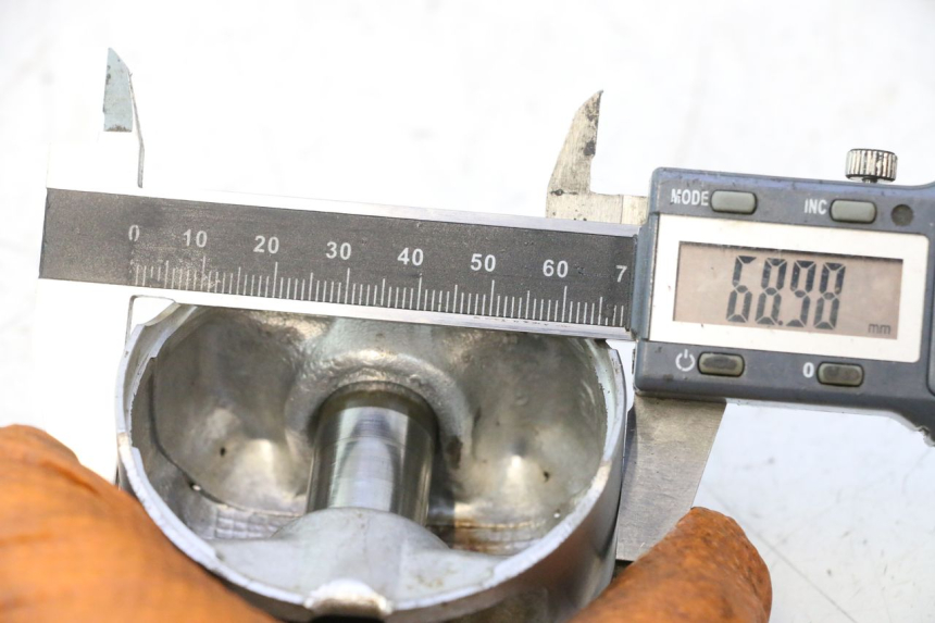 photo de CILINDRO PISTÓN YAMAHA X-MAX XMAX 250 (2006 - 2009) - Enfoque en la estructura