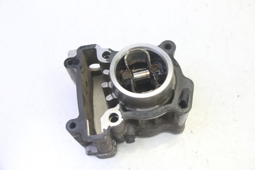 photo de CILINDRO PISTON YAMAHA X-MAX XMAX 125 (2010 - 2013) - Primer plano técnico