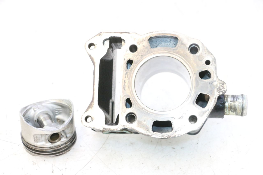 photo de CILINDRO PISTÓN PIAGGIO X9 EVOLUTION 125 (2003 - 2007) - Primer plano técnico
