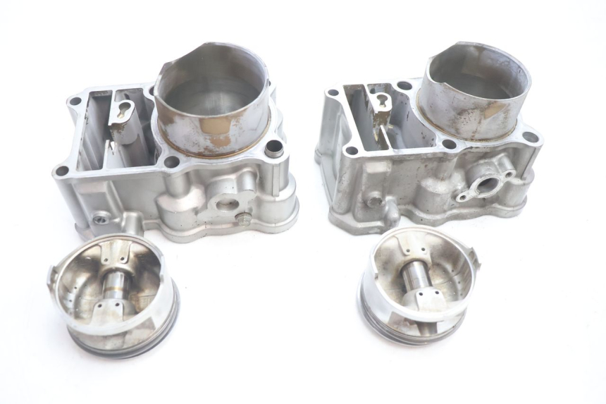 photo de CILINDRO PISTON HONDA XRV AFRICA TWIN 750 (1990 - 1992) - Primer plano técnico