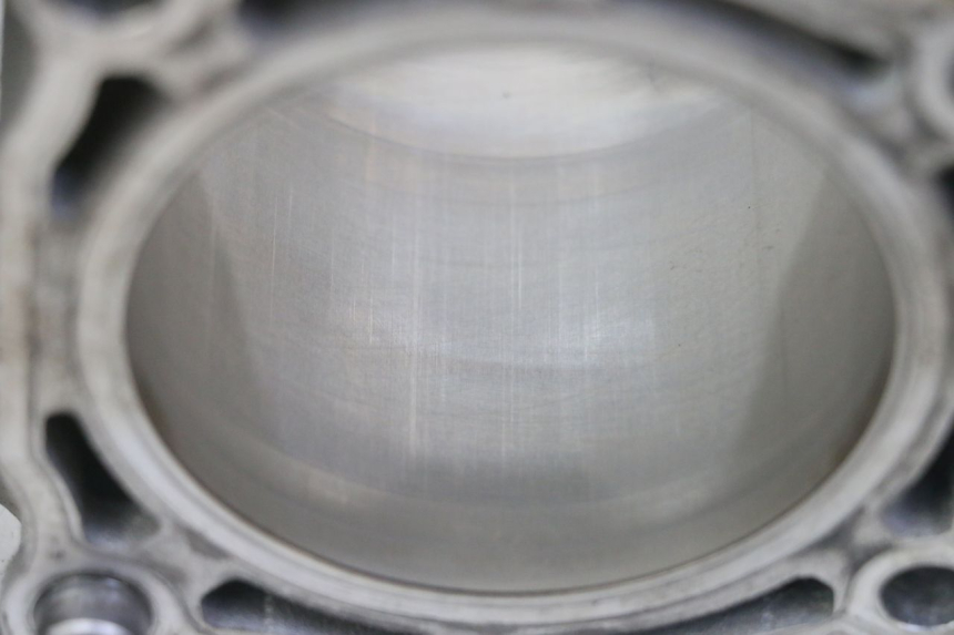 photo de CILINDRO PISTON YAMAHA YZ-F YZF 250 (2007 - 2013) - Primer plano técnico