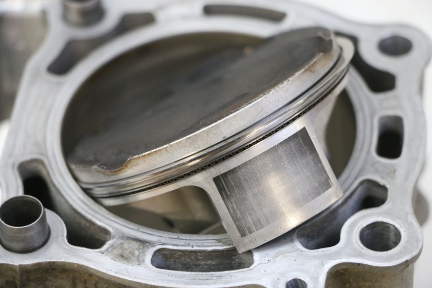 photo de CILINDRO PISTON YAMAHA YZ-F YZF 250 (2014 - 2018) - Detalles de los puntos de fijación