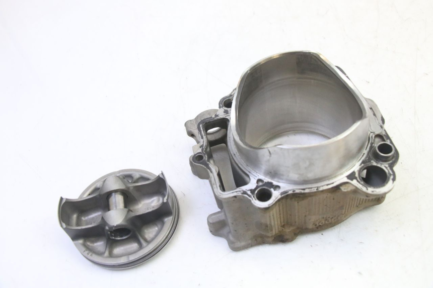 photo de CILINDRO PISTON YAMAHA YZF YZ-F 450 (2014 - 2016) - Primer plano técnico