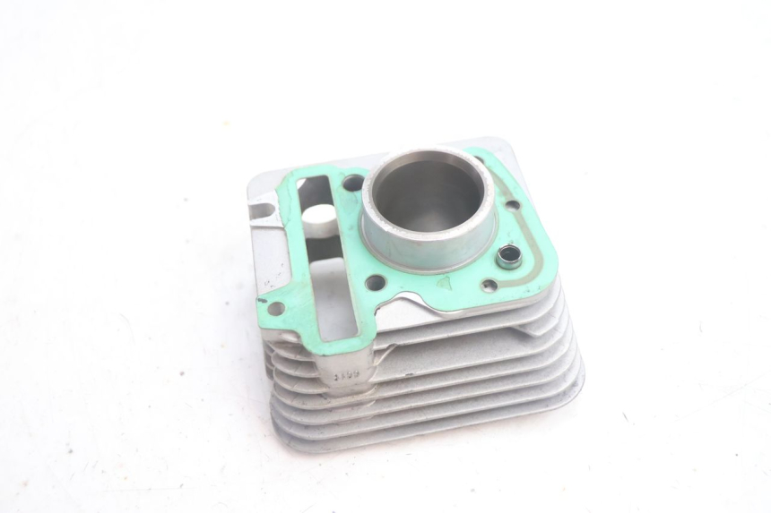 photo de CILINDRO PISTON PIAGGIO ZIP IGET 4T 50 (2021 - 2023) - Primer plano de alta resolución