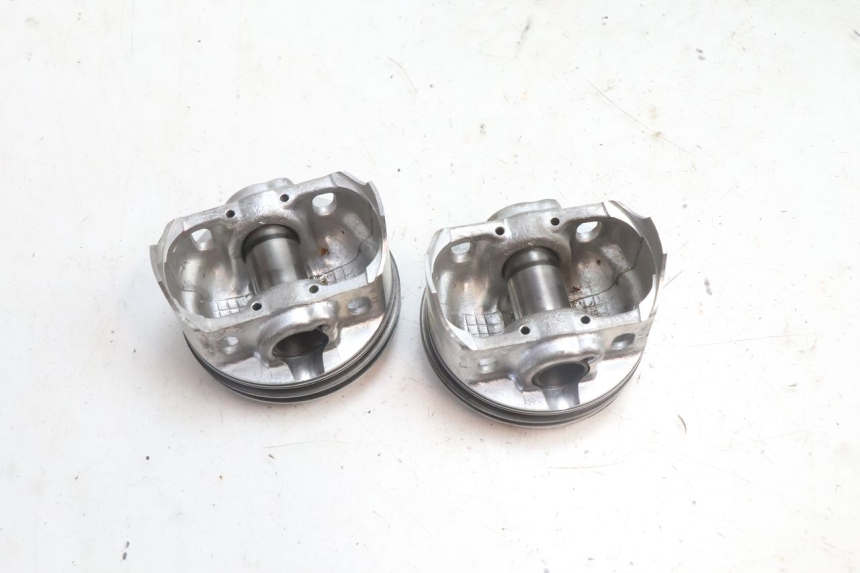 photo de CILINDRO PISTON KAWASAKI ZZR 600 (1995 - 2004) - Primer plano de alta resolución