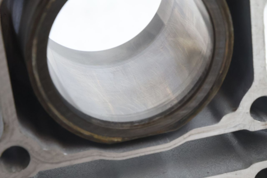 photo de CILINDRO PISTON KAWASAKI ZZR 600 (1995 - 2004) - Detalles de los puntos de fijación