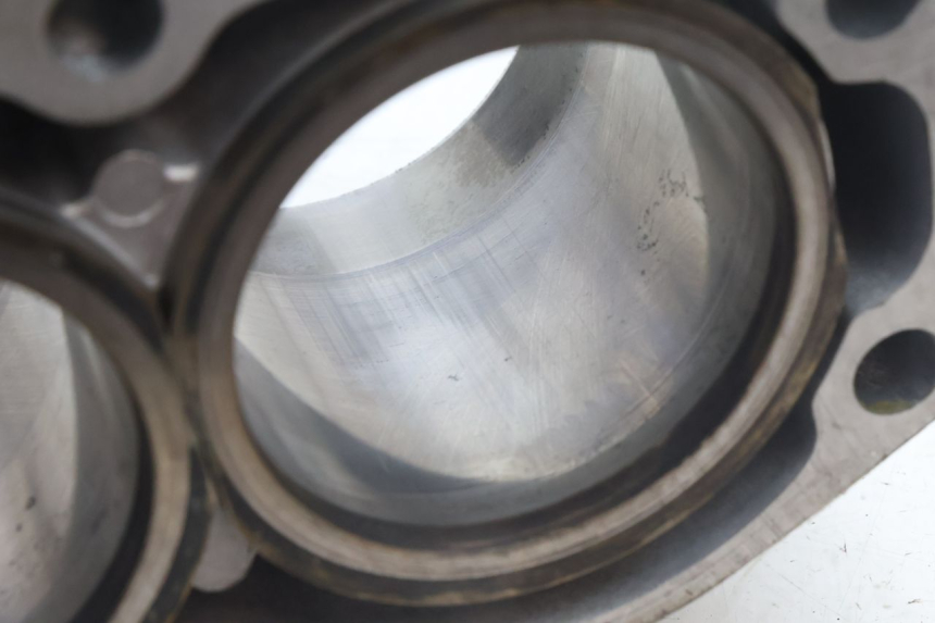 photo de CILINDRO PISTON KAWASAKI ZZR 600 (1995 - 2004) - Primer plano de alta resolución
