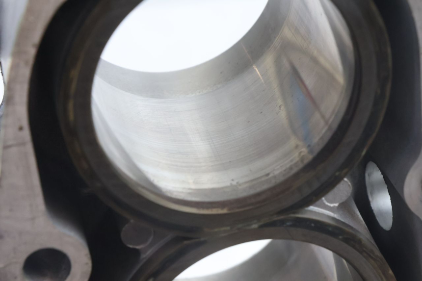 photo de CILINDRO PISTON KAWASAKI ZZR 600 (1995 - 2004) - Enfoque en la estructura