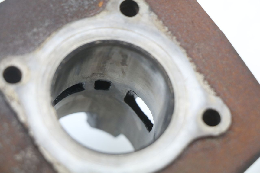 photo de CILINDRO PEUGEOT STREETZONE 2T 50 (2014 - 2019) - Detalles de los puntos de fijación