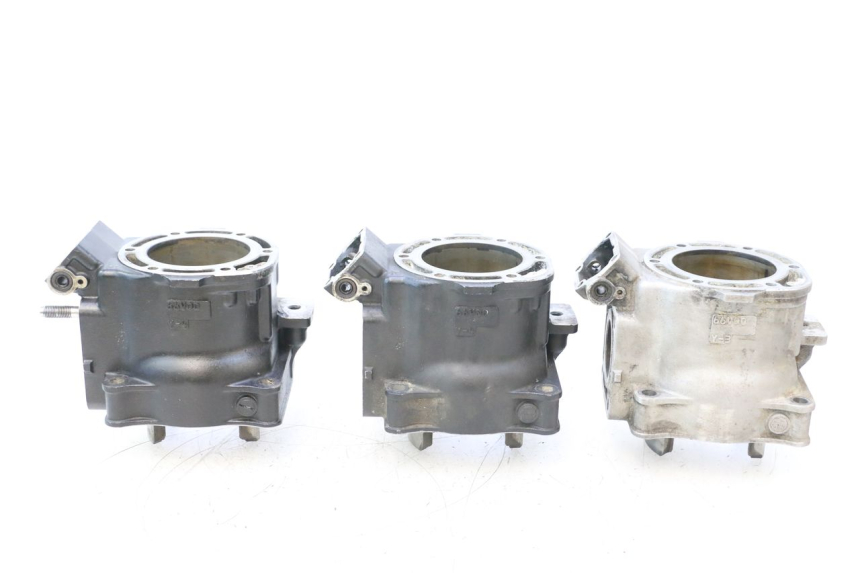 photo de CILINDRO YAMAHA WAVE RUNNER GP R 1200 (2000 - 2003) - Primer plano técnico