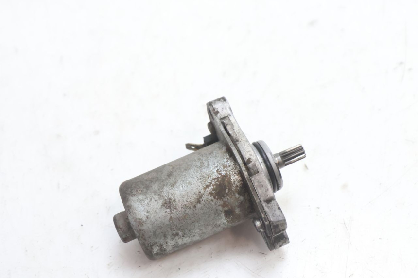 photo de MOTOR DE ARRANQUE MBK BOOSTER SPIRIT 50 (1999 - 2003) - Primer plano técnico