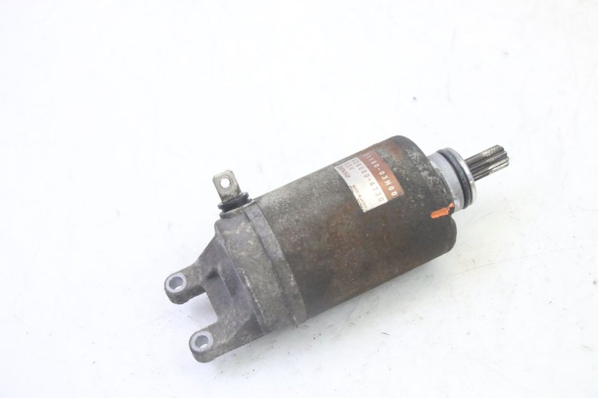 photo de MOTOR DE ARRANQUE. SUZUKI BURGMAN 125 (2007 - 2014) - Primer plano técnico