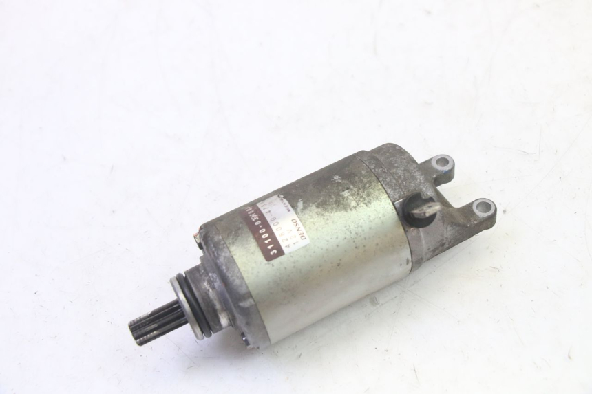 photo de MOTOR DE ARRANQUE. SUZUKI BURGMAN 125 (2007 - 2014) - Primer plano técnico